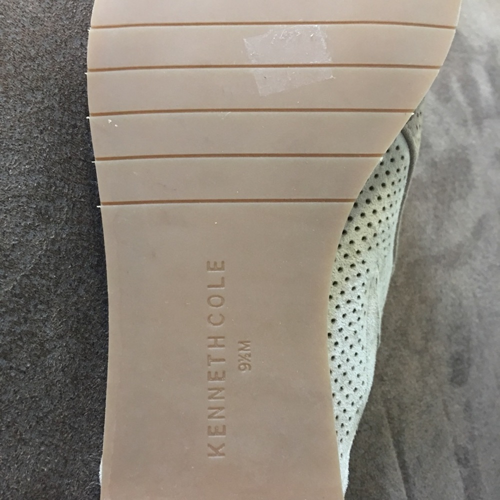 Kenneth Cole NY Beige Backless Mules - Picture 2 of 4